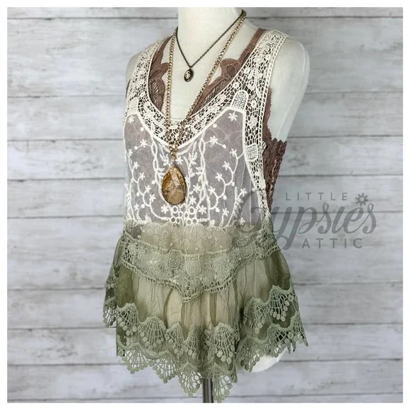 POL Antique Ivory Ombre Lace Layering Top - Picture 8 of 16